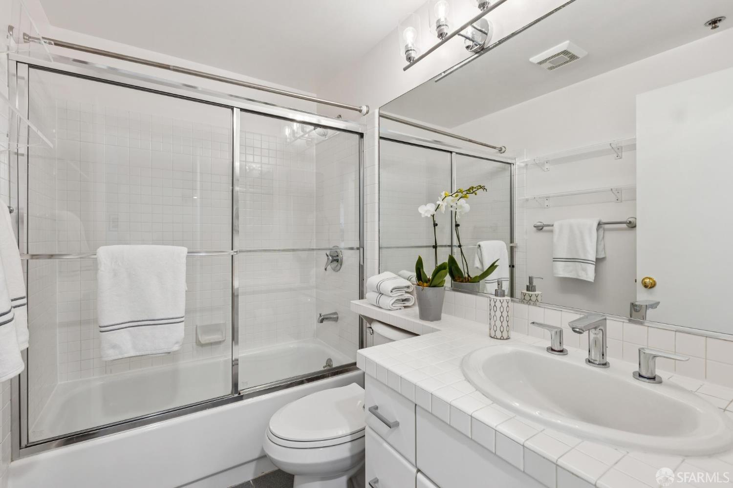 Detail Gallery Image 26 of 39 For 111 Chestnut St #303,  San Francisco,  CA 94111 - 2 Beds | 2 Baths