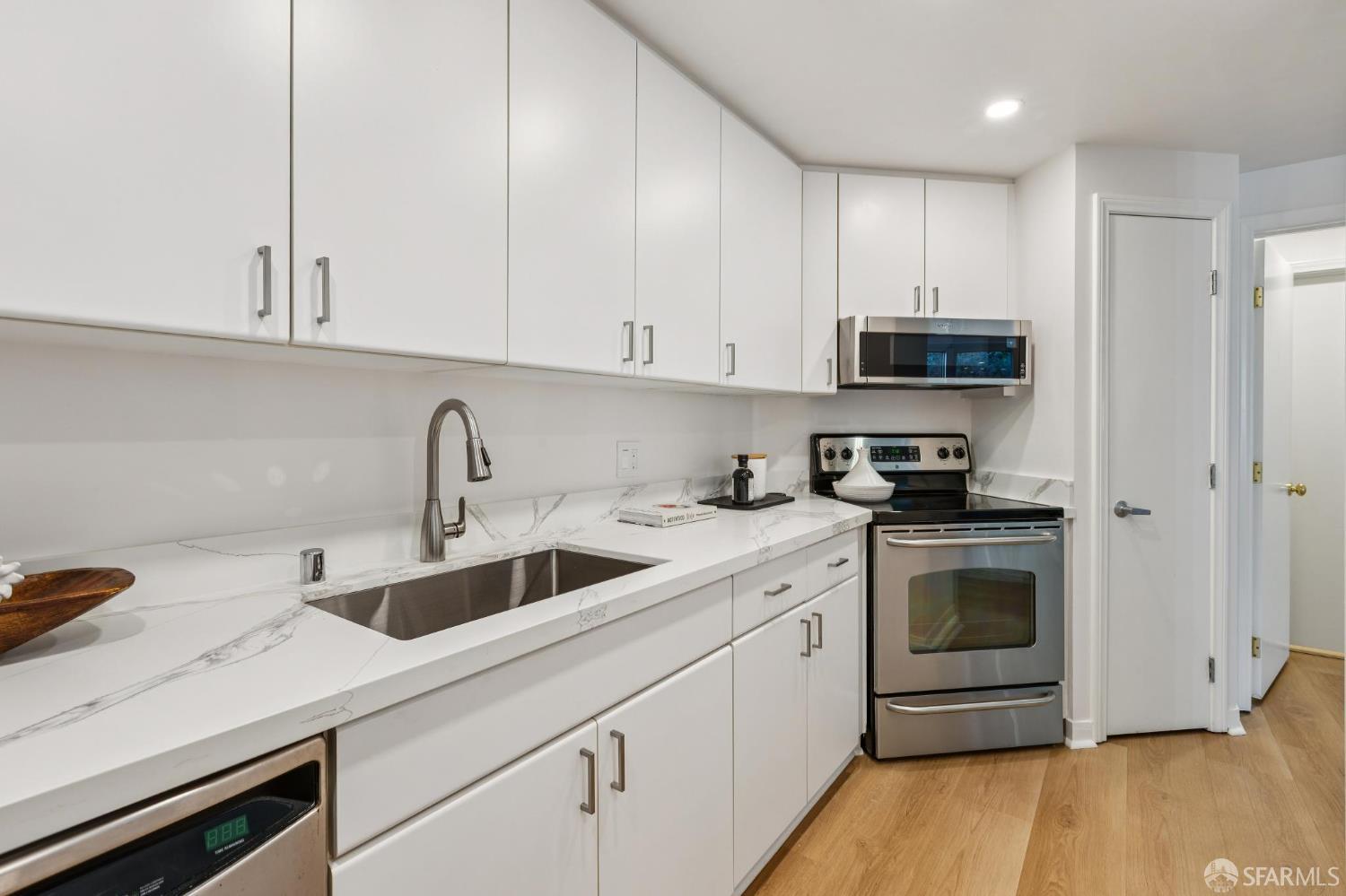 Detail Gallery Image 15 of 39 For 111 Chestnut St #303,  San Francisco,  CA 94111 - 2 Beds | 2 Baths