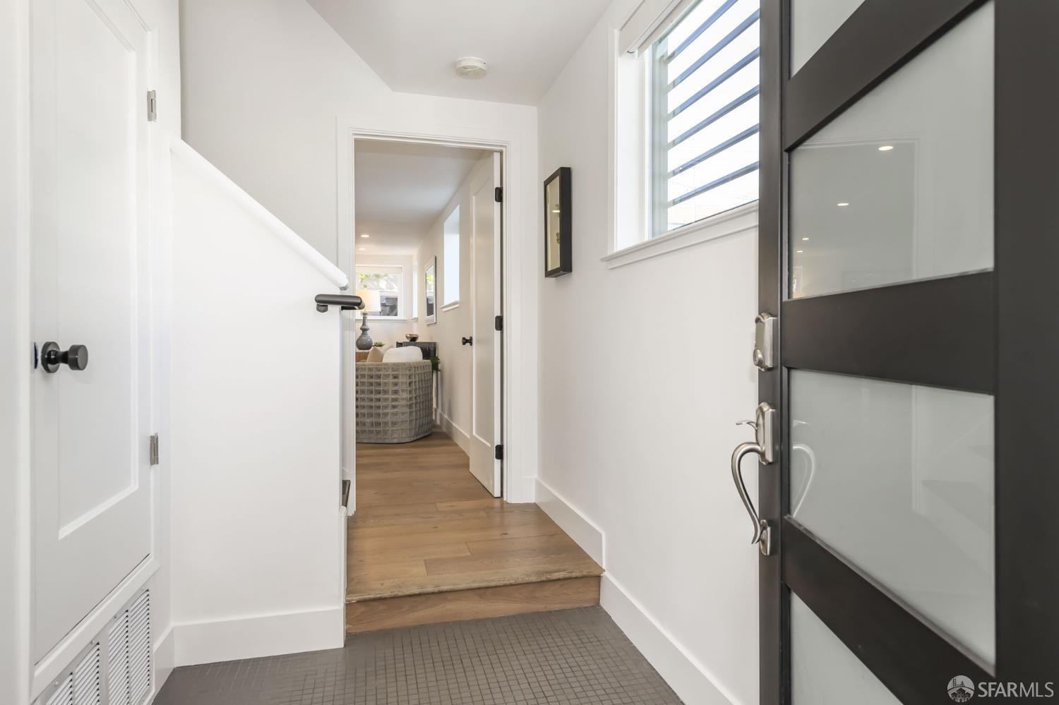 Detail Gallery Image 2 of 27 For 700 Ellsworth St, San Francisco,  CA 94110 - 3 Beds | 2 Baths