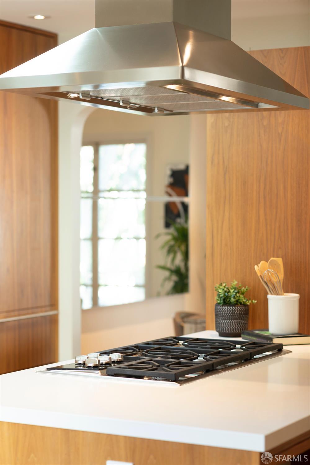 Detail Gallery Image 17 of 41 For 209 Noe St, San Francisco,  CA 94114 - 2 Beds | 1/1 Baths