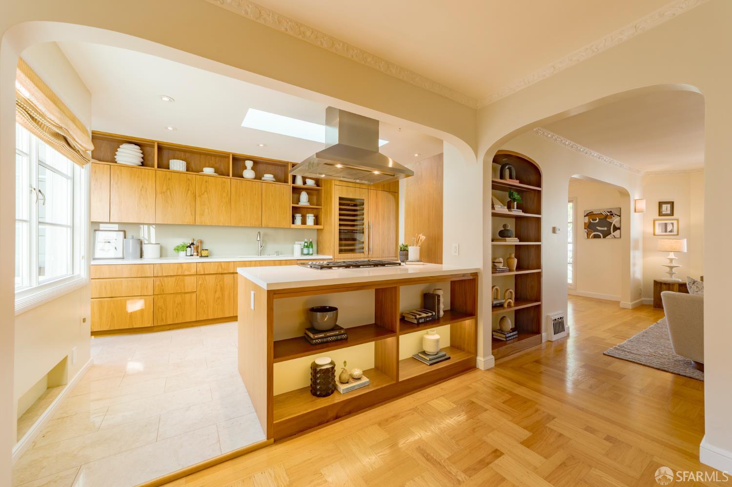 Detail Gallery Image 5 of 41 For 209 Noe St, San Francisco,  CA 94114 - 2 Beds | 1/1 Baths