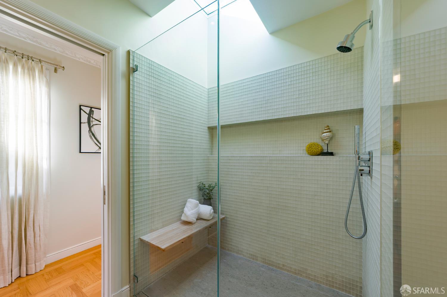 Detail Gallery Image 24 of 41 For 209 Noe St, San Francisco,  CA 94114 - 2 Beds | 1/1 Baths