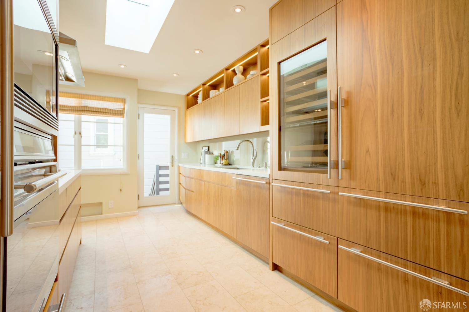 Detail Gallery Image 18 of 41 For 209 Noe St, San Francisco,  CA 94114 - 2 Beds | 1/1 Baths