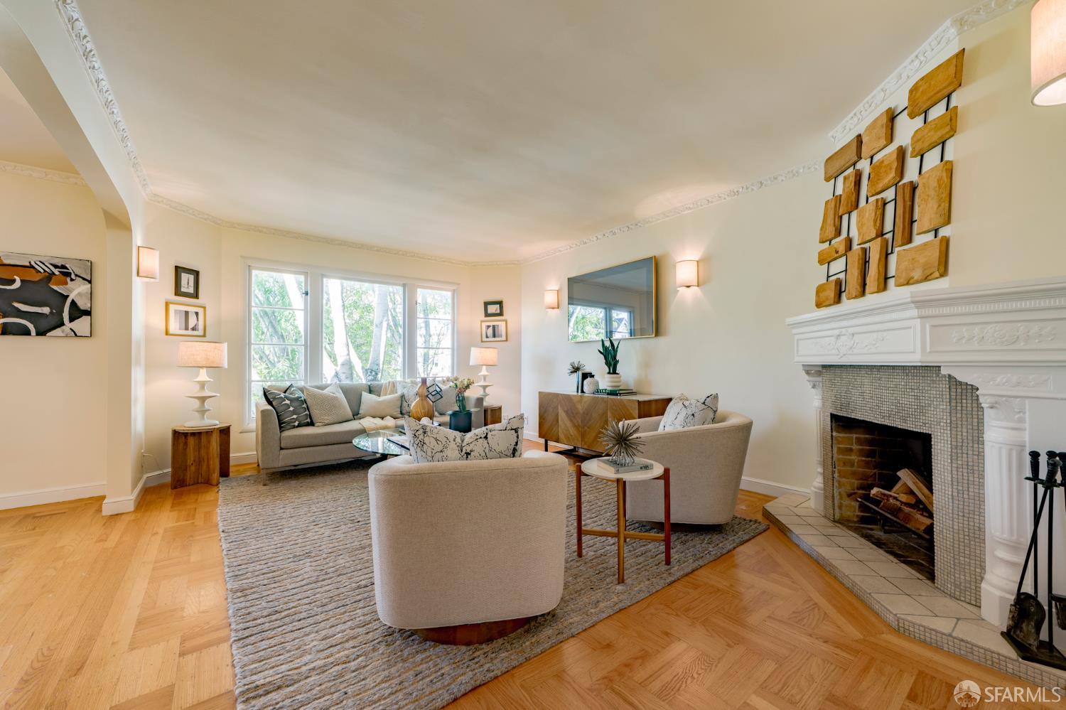 Detail Gallery Image 2 of 41 For 209 Noe St, San Francisco,  CA 94114 - 2 Beds | 1/1 Baths