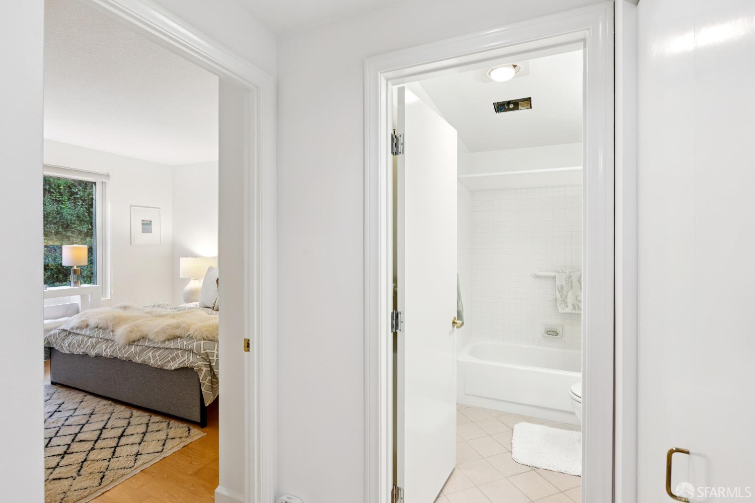 Photo #11: 426102362 Listing: Photo #11