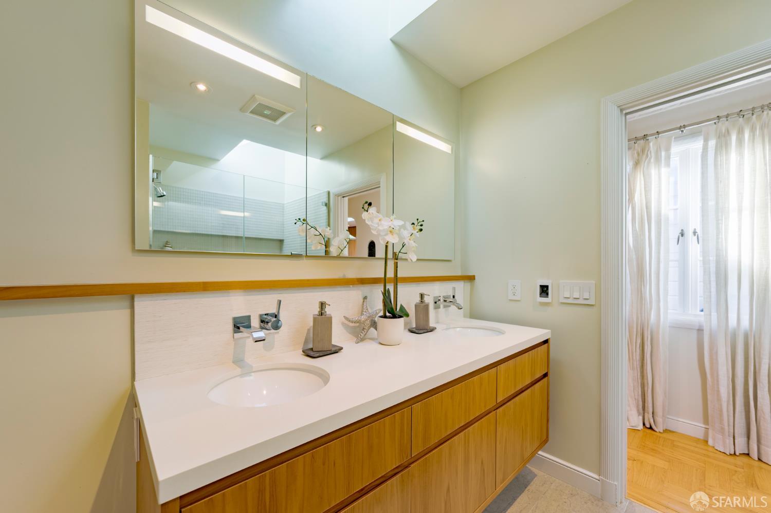 Detail Gallery Image 23 of 41 For 209 Noe St, San Francisco,  CA 94114 - 2 Beds | 1/1 Baths