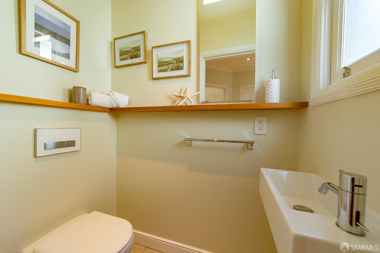 Detail Gallery Image 27 of 41 For 209 Noe St, San Francisco,  CA 94114 - 2 Beds | 1/1 Baths