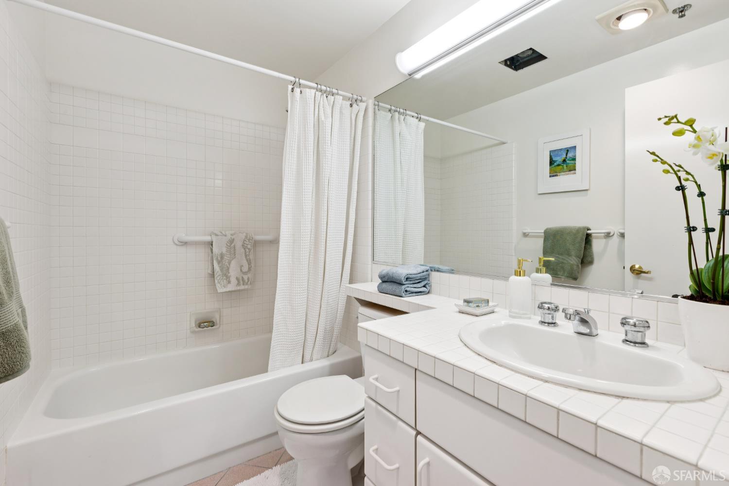 Photo #17: 426102362 Listing: Photo #17