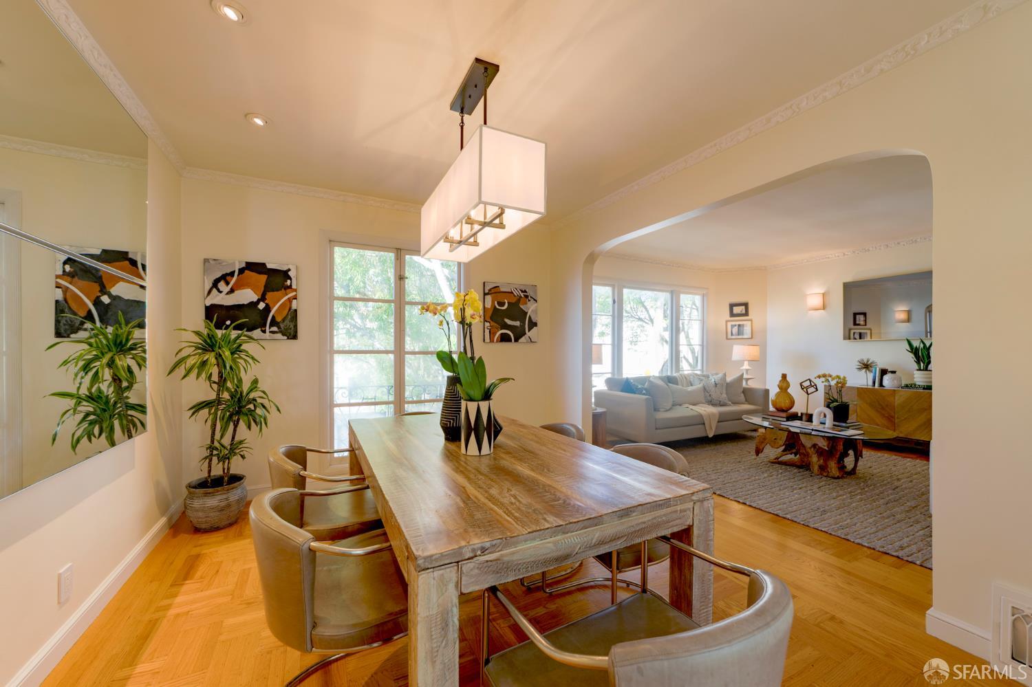 Detail Gallery Image 8 of 41 For 209 Noe St, San Francisco,  CA 94114 - 2 Beds | 1/1 Baths