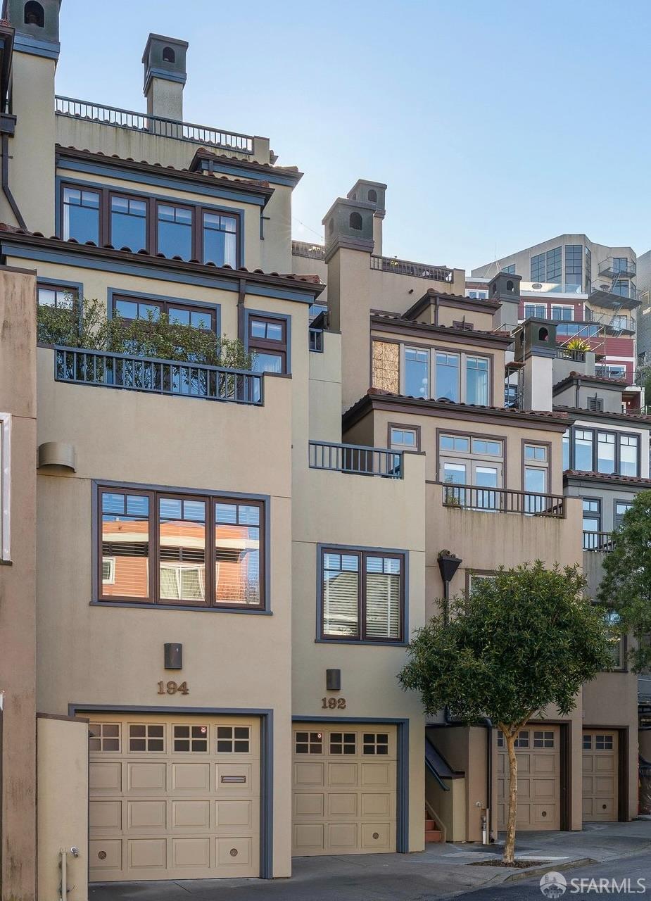 Detail Gallery Image 2 of 50 For 192 Graystone Ter, San Francisco,  CA 94114 - 3 Beds | 2/1 Baths