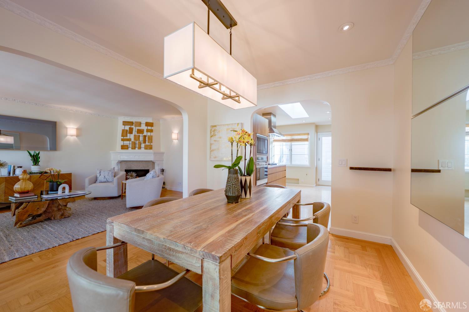 Detail Gallery Image 9 of 41 For 209 Noe St, San Francisco,  CA 94114 - 2 Beds | 1/1 Baths