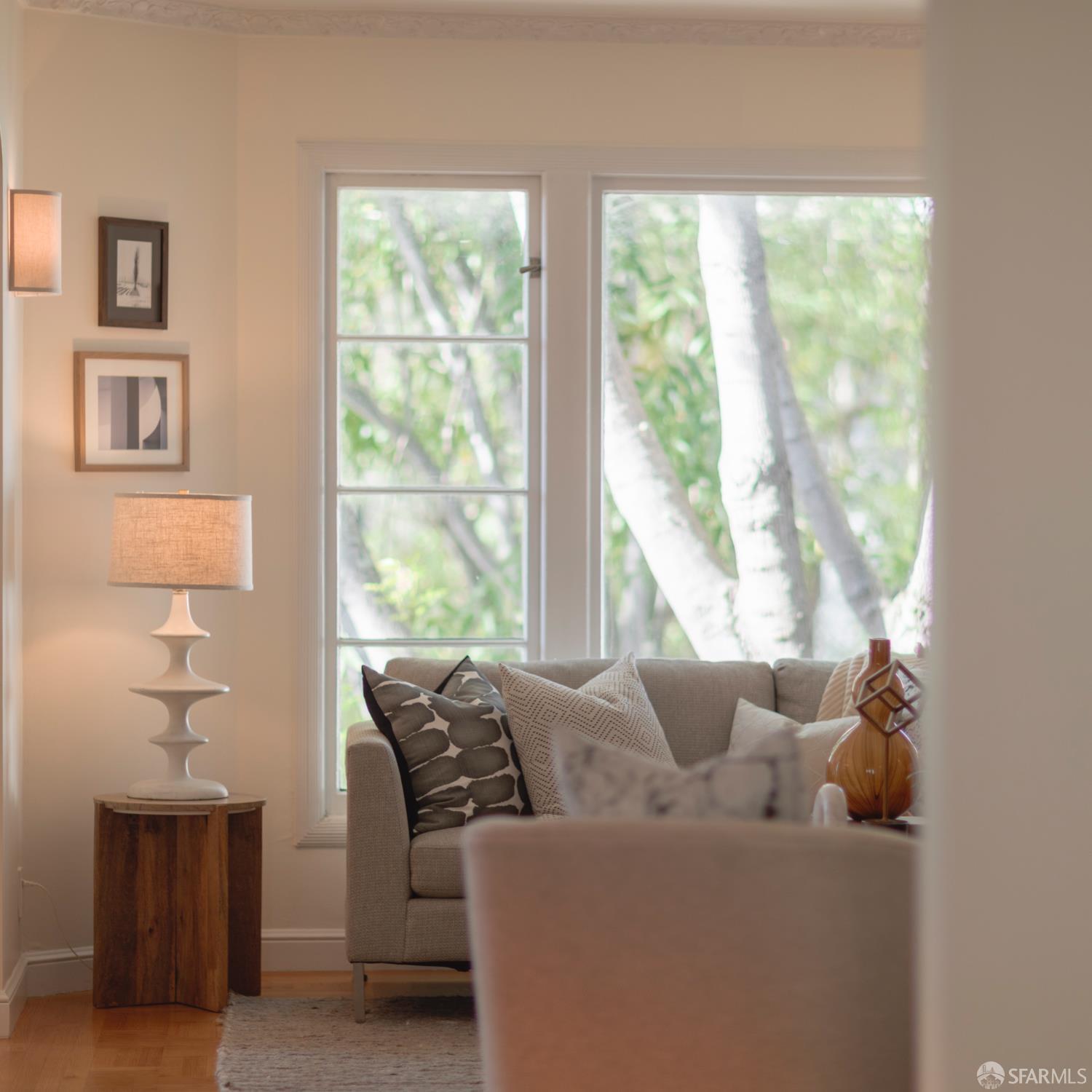 Detail Gallery Image 3 of 41 For 209 Noe St, San Francisco,  CA 94114 - 2 Beds | 1/1 Baths