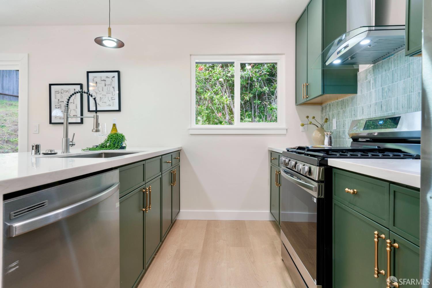 Detail Gallery Image 18 of 57 For 1190 Alicante Dr, Pacifica,  CA 94044 - 3 Beds | 3 Baths