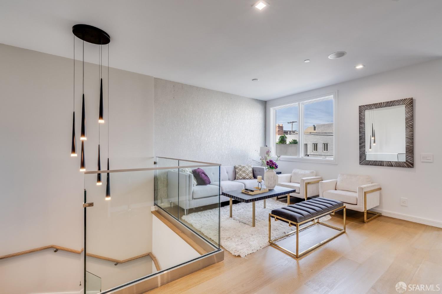 Detail Gallery Image 8 of 40 For 2829 25th St #3,  San Francisco,  CA 94110 - 3 Beds | 2/1 Baths