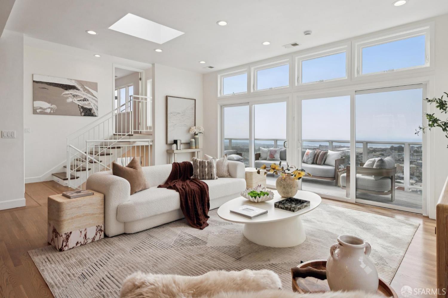 Detail Gallery Image 11 of 89 For 2009 14th Ave, San Francisco,  CA 94110 - 3 Beds | 3 Baths