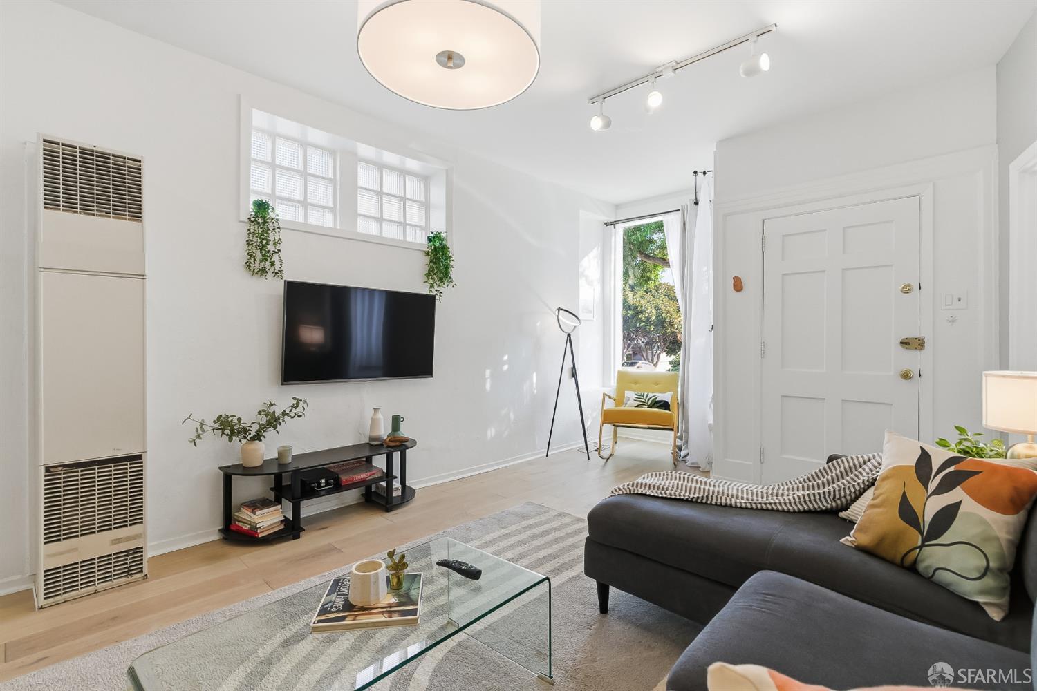 Detail Gallery Image 27 of 56 For 200 Hoffman Ave, San Francisco,  CA 94114 - – Beds | – Baths