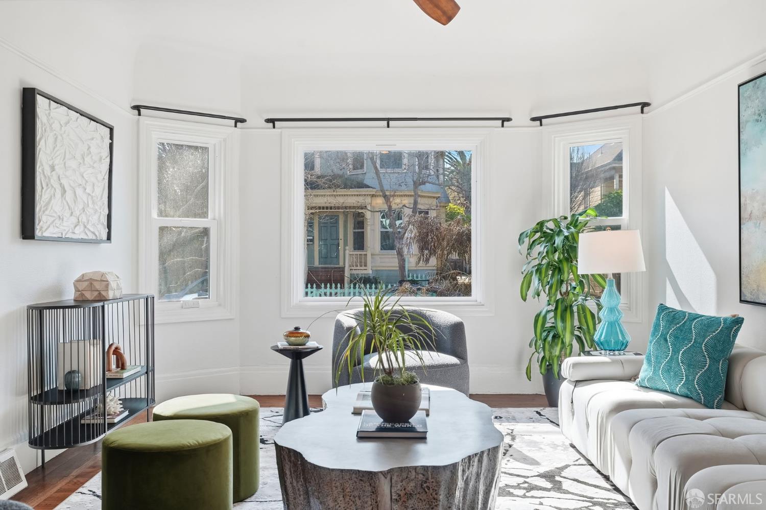 Detail Gallery Image 9 of 60 For 1082 55th St, Oakland,  CA 94608 - 4 Beds | 1/1 Baths