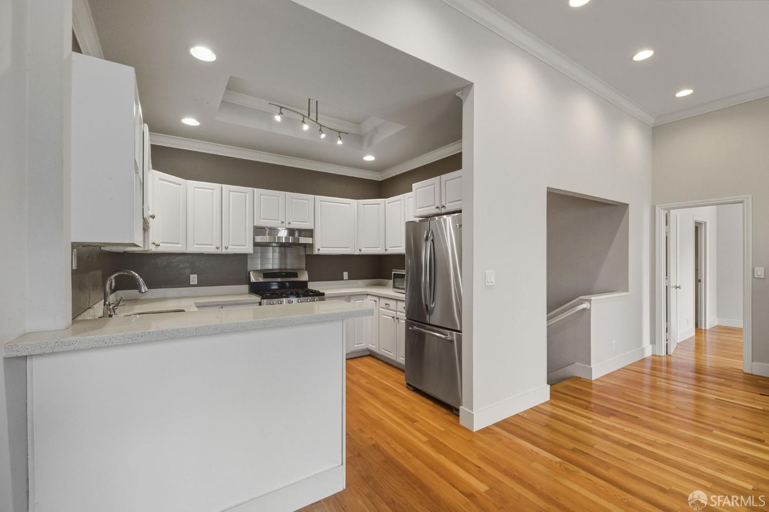 Detail Gallery Image 17 of 28 For 1590 Lyon St, San Francisco,  CA 94115 - 3 Beds | 2 Baths