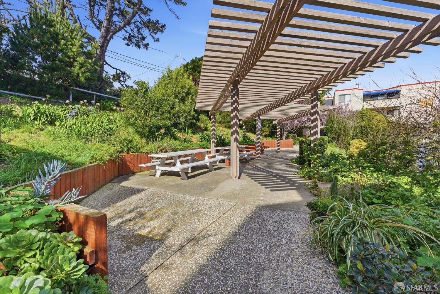 Detail Gallery Image 25 of 31 For 1551 Southgate Ave #102,  Daly City,  CA 94015 - 2 Beds | 2 Baths