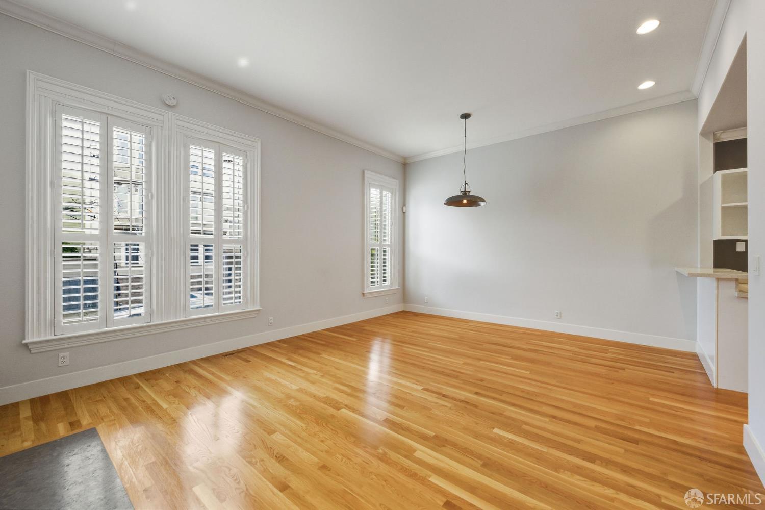 Detail Gallery Image 6 of 28 For 1590 Lyon St, San Francisco,  CA 94115 - 3 Beds | 2 Baths