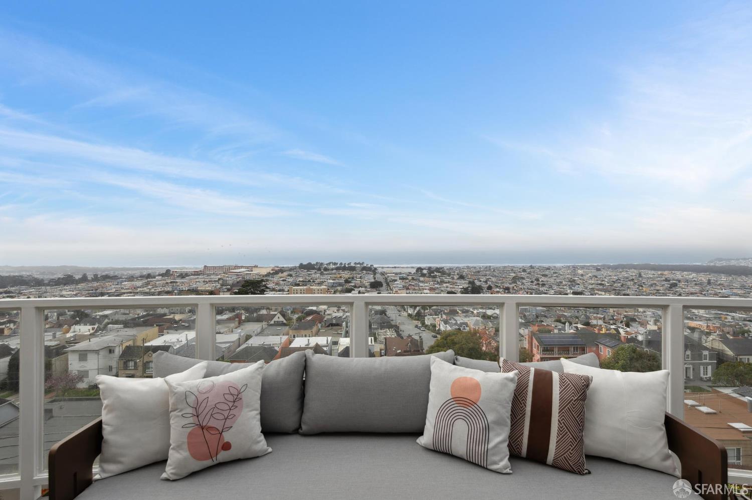 Detail Gallery Image 4 of 89 For 2009 14th Ave, San Francisco,  CA 94110 - 3 Beds | 3 Baths