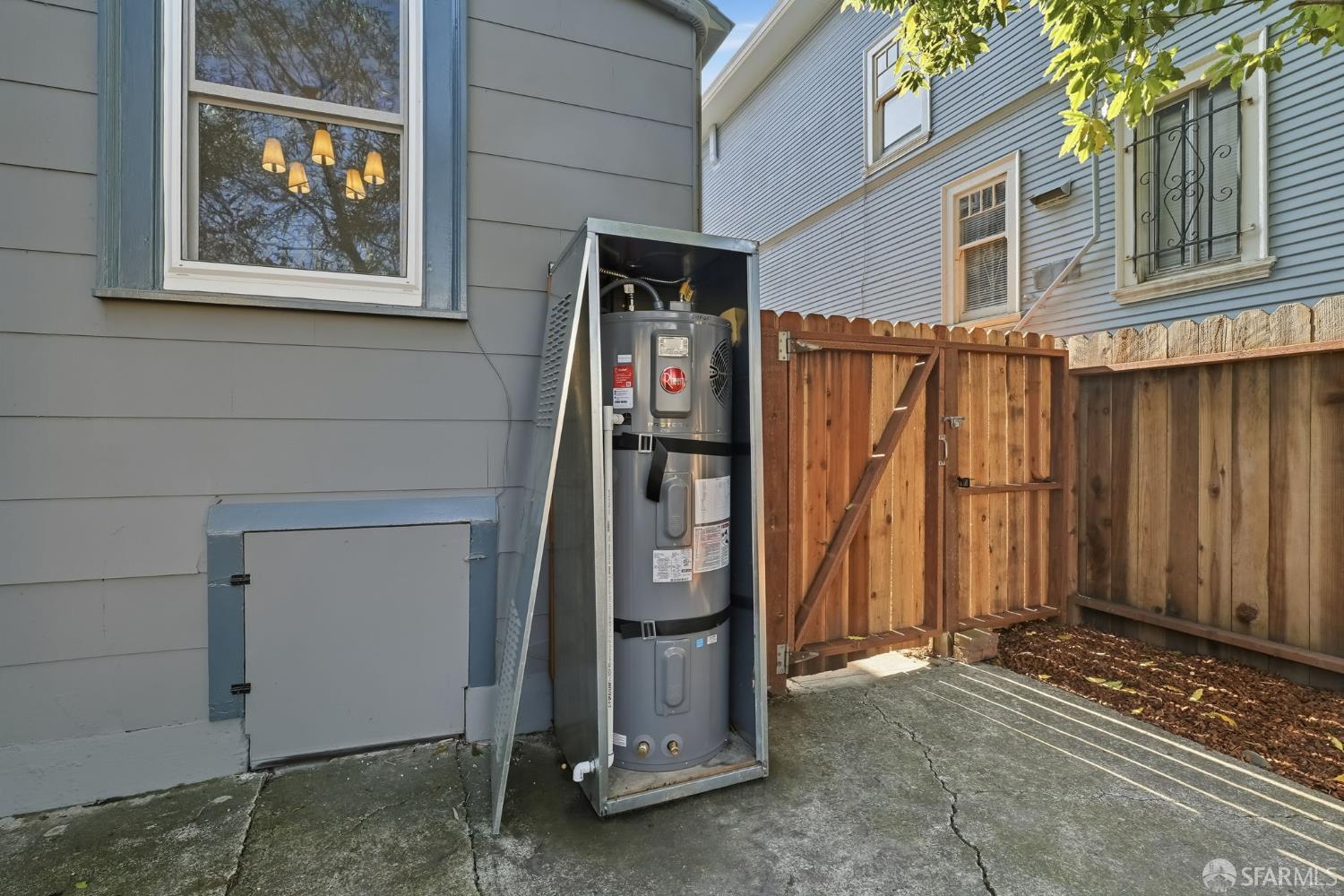 Detail Gallery Image 47 of 60 For 1082 55th St, Oakland,  CA 94608 - 4 Beds | 1/1 Baths