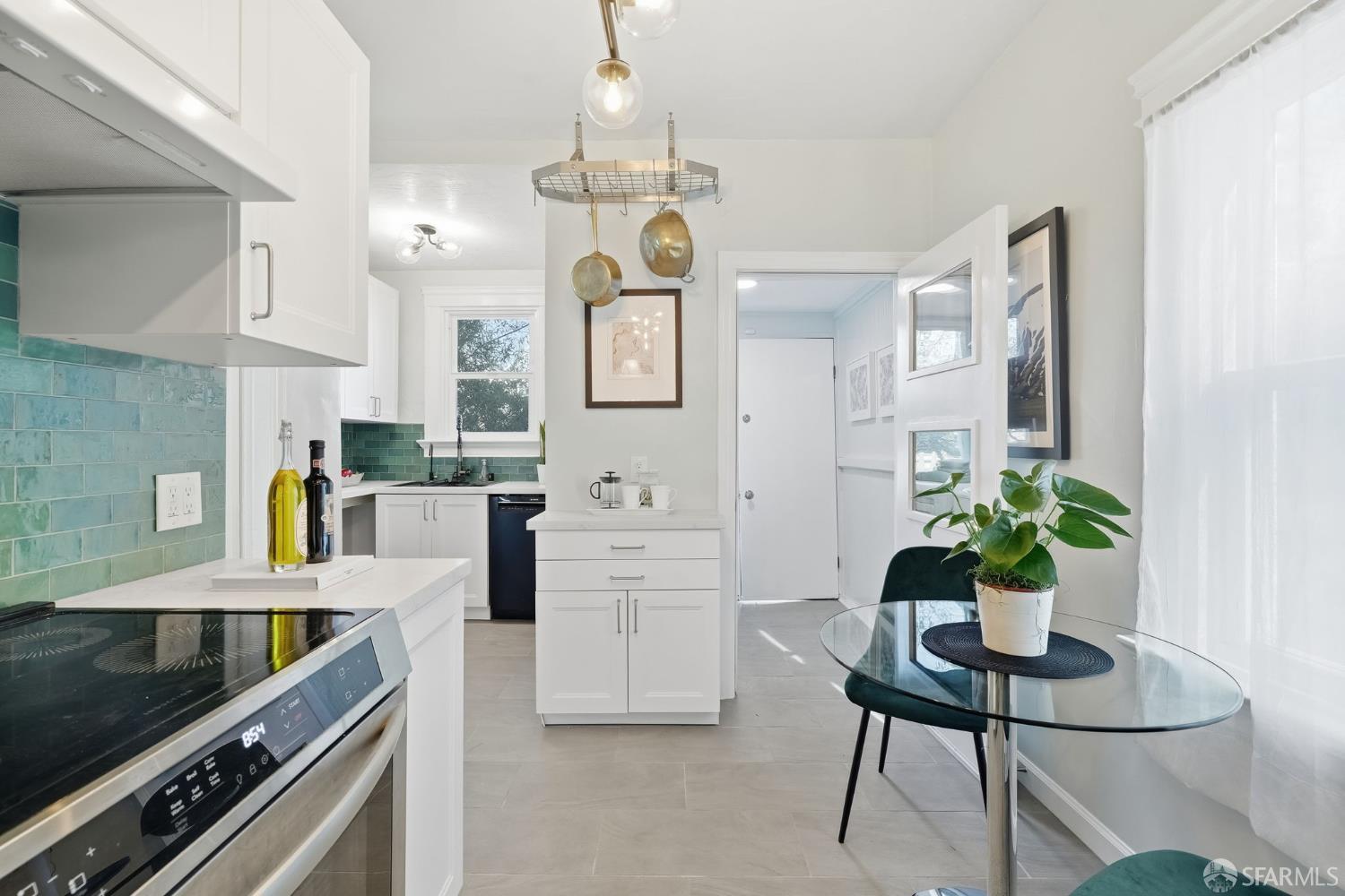 Detail Gallery Image 16 of 60 For 1082 55th St, Oakland,  CA 94608 - 4 Beds | 1/1 Baths