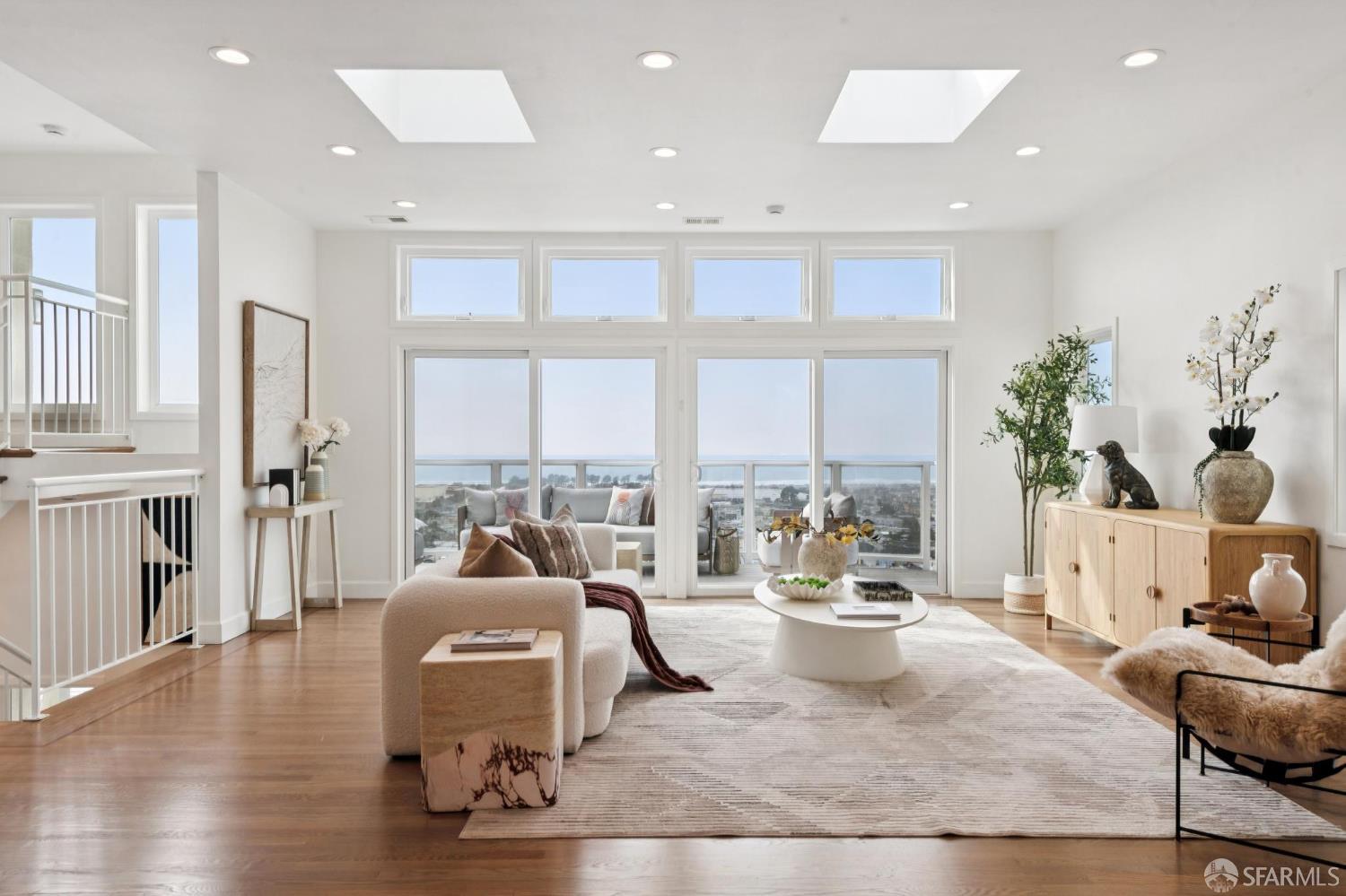 Detail Gallery Image 2 of 89 For 2009 14th Ave, San Francisco,  CA 94110 - 3 Beds | 3 Baths