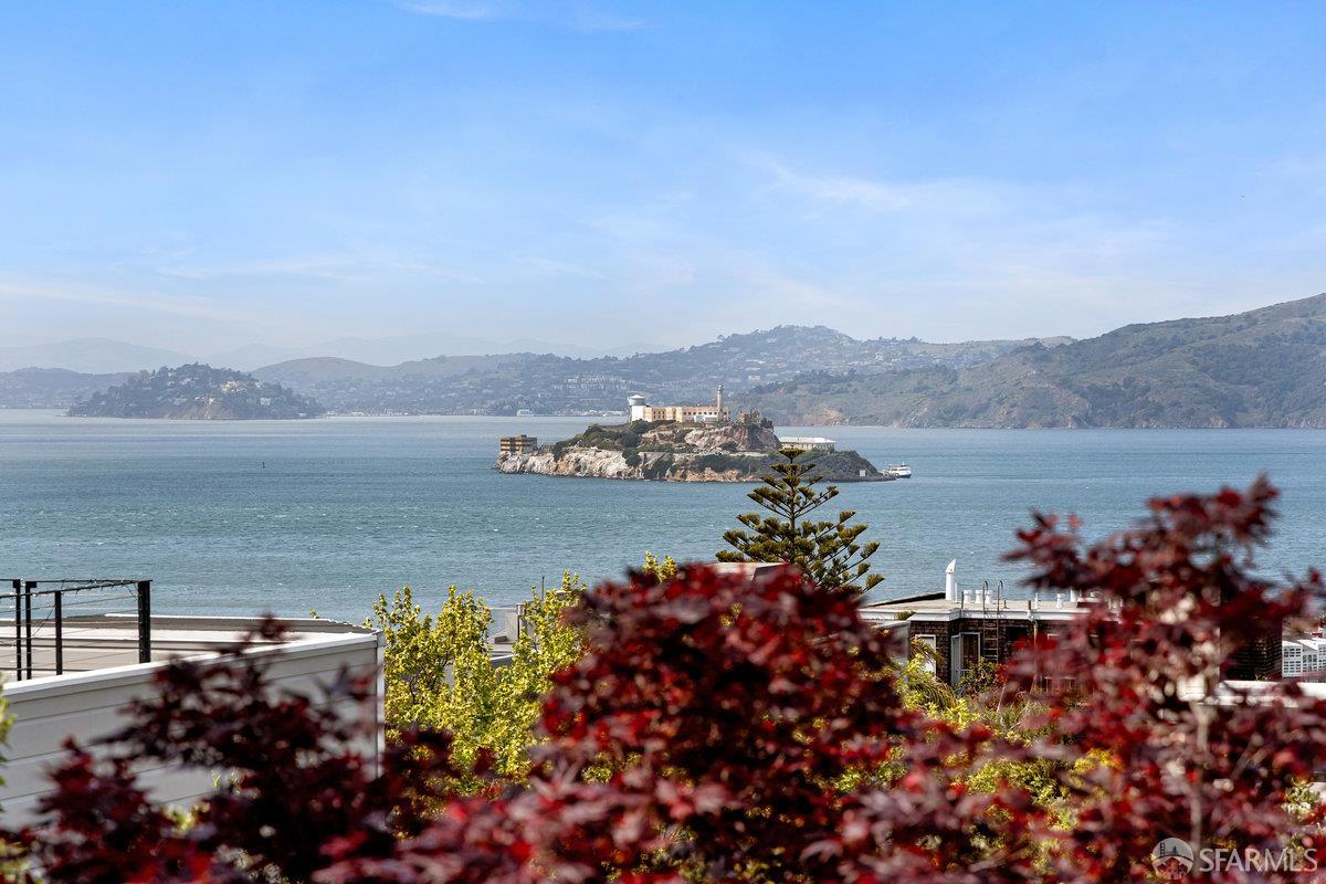 Detail Gallery Image 10 of 84 For 69 Telegraph Place, San Francisco,  CA 94133 - 4 Beds | 3/1 Baths