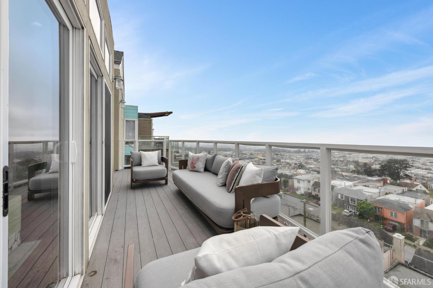 Detail Gallery Image 5 of 89 For 2009 14th Ave, San Francisco,  CA 94110 - 3 Beds | 3 Baths