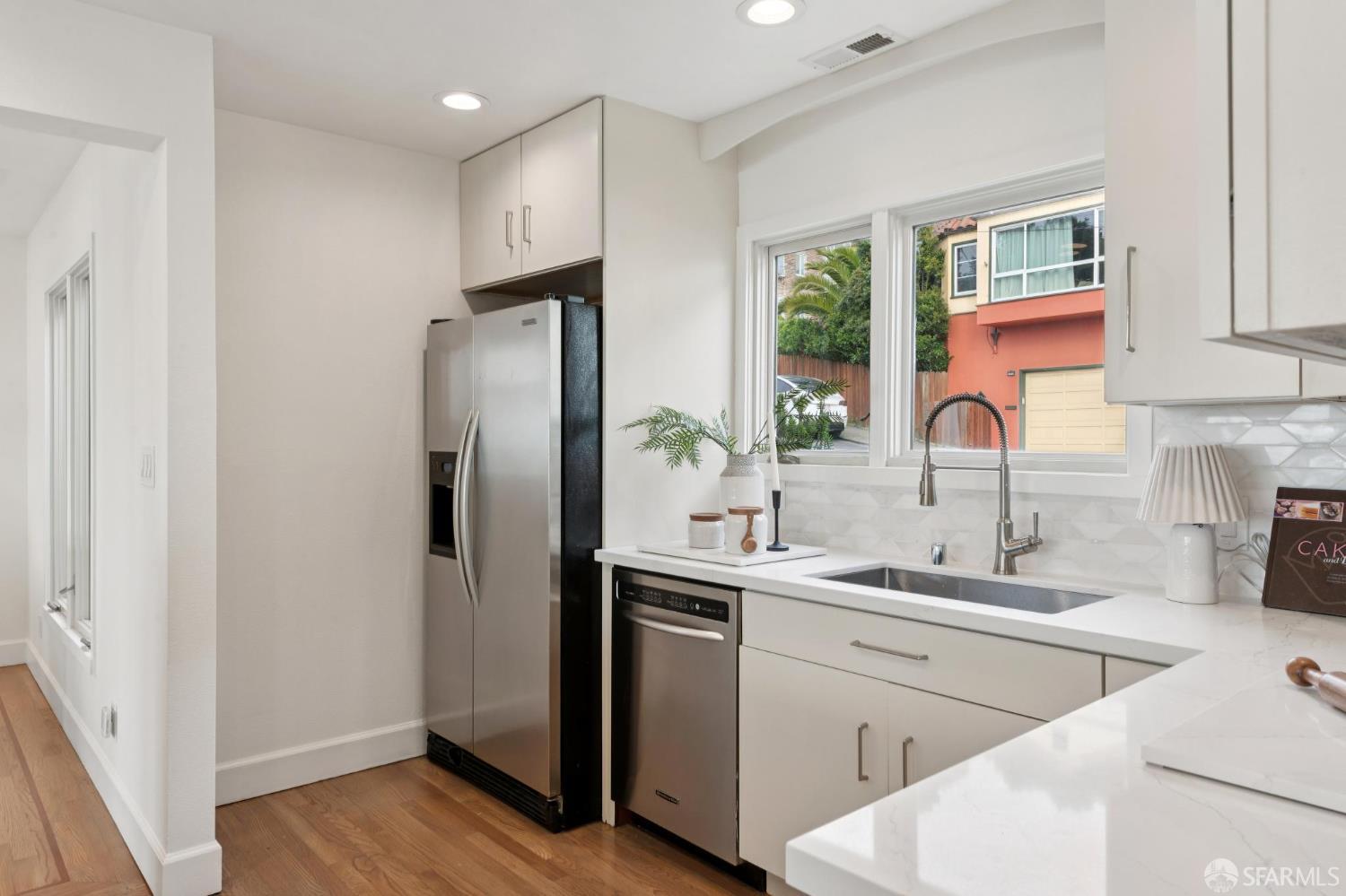 Detail Gallery Image 20 of 89 For 2009 14th Ave, San Francisco,  CA 94110 - 3 Beds | 3 Baths