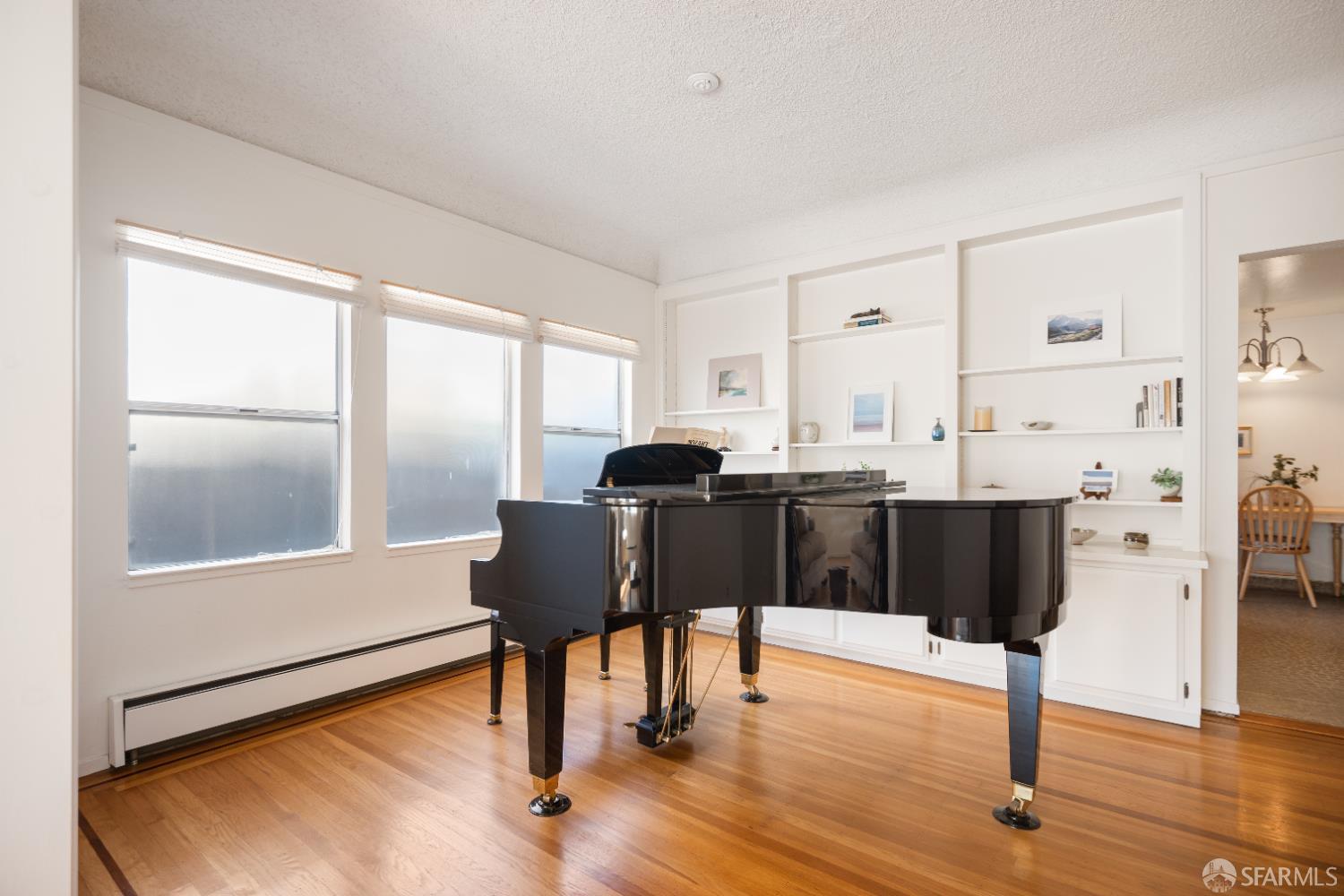 Detail Gallery Image 4 of 27 For 1228 Capuchino Ave, Burlingame,  CA 94010 - 3 Beds | 1 Baths