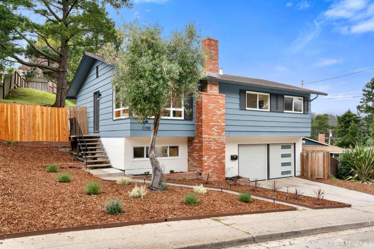 Detail Gallery Image 3 of 57 For 1190 Alicante Dr, Pacifica,  CA 94044 - 3 Beds | 3 Baths