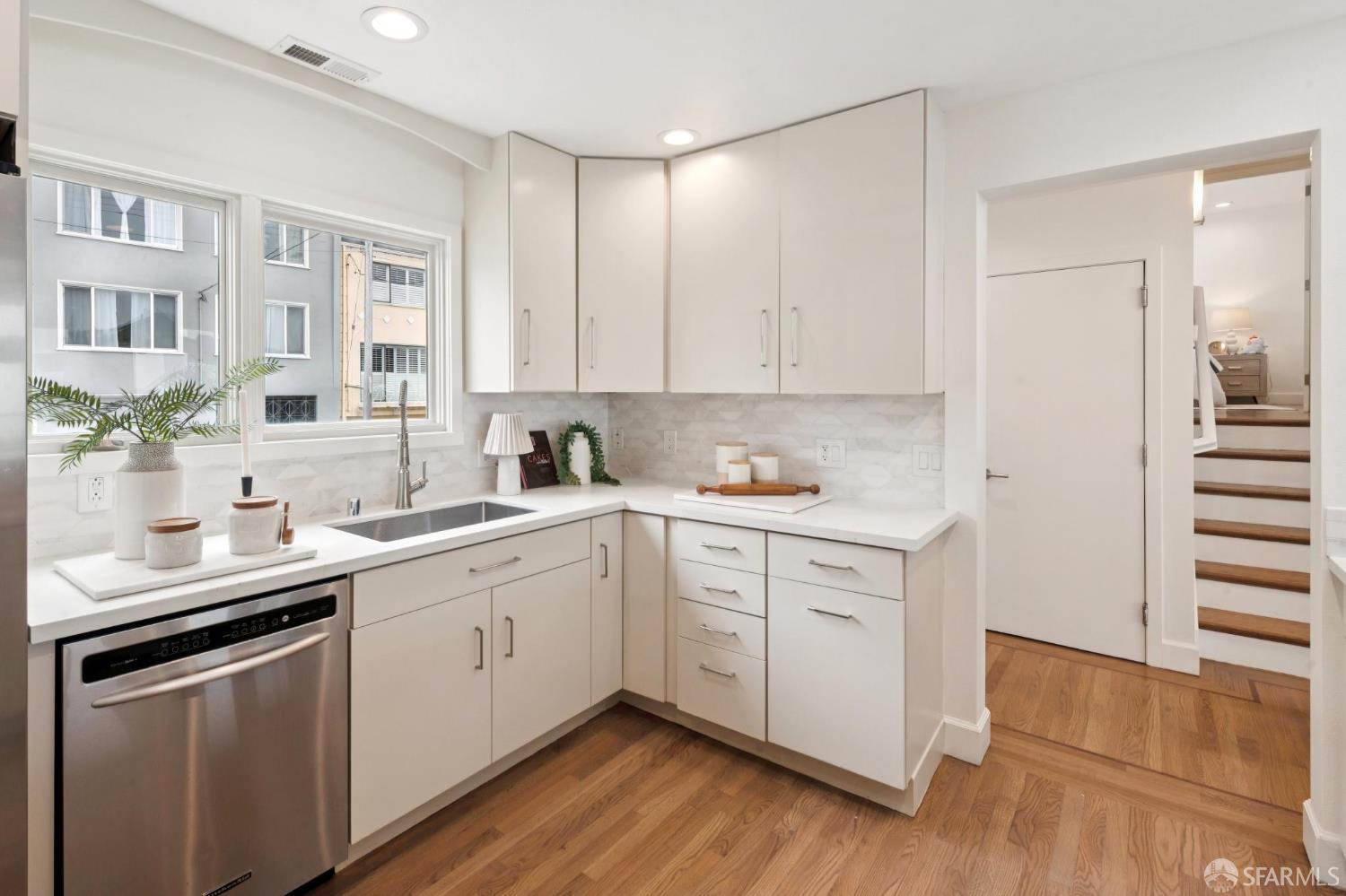 Detail Gallery Image 22 of 89 For 2009 14th Ave, San Francisco,  CA 94110 - 3 Beds | 3 Baths