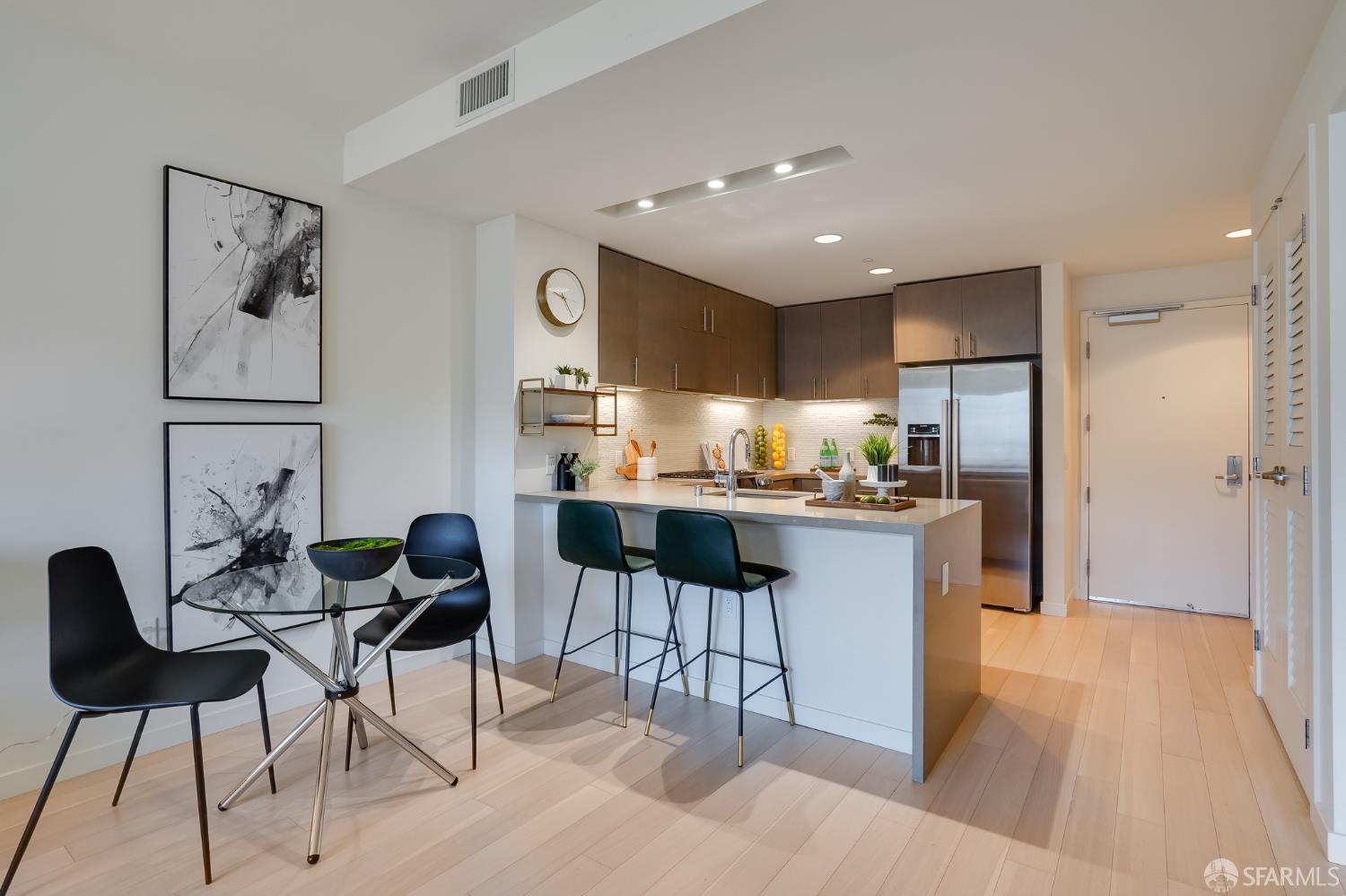 Detail Gallery Image 5 of 22 For 52 Innes Ct #305,  San Francisco,  CA 94124 - 1 Beds | 1 Baths