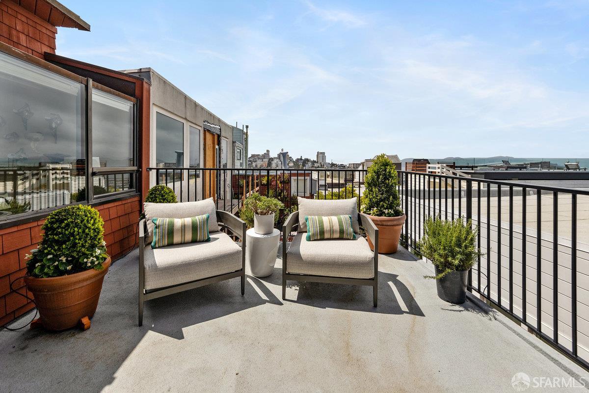 Detail Gallery Image 30 of 84 For 69 Telegraph Place, San Francisco,  CA 94133 - 4 Beds | 3/1 Baths