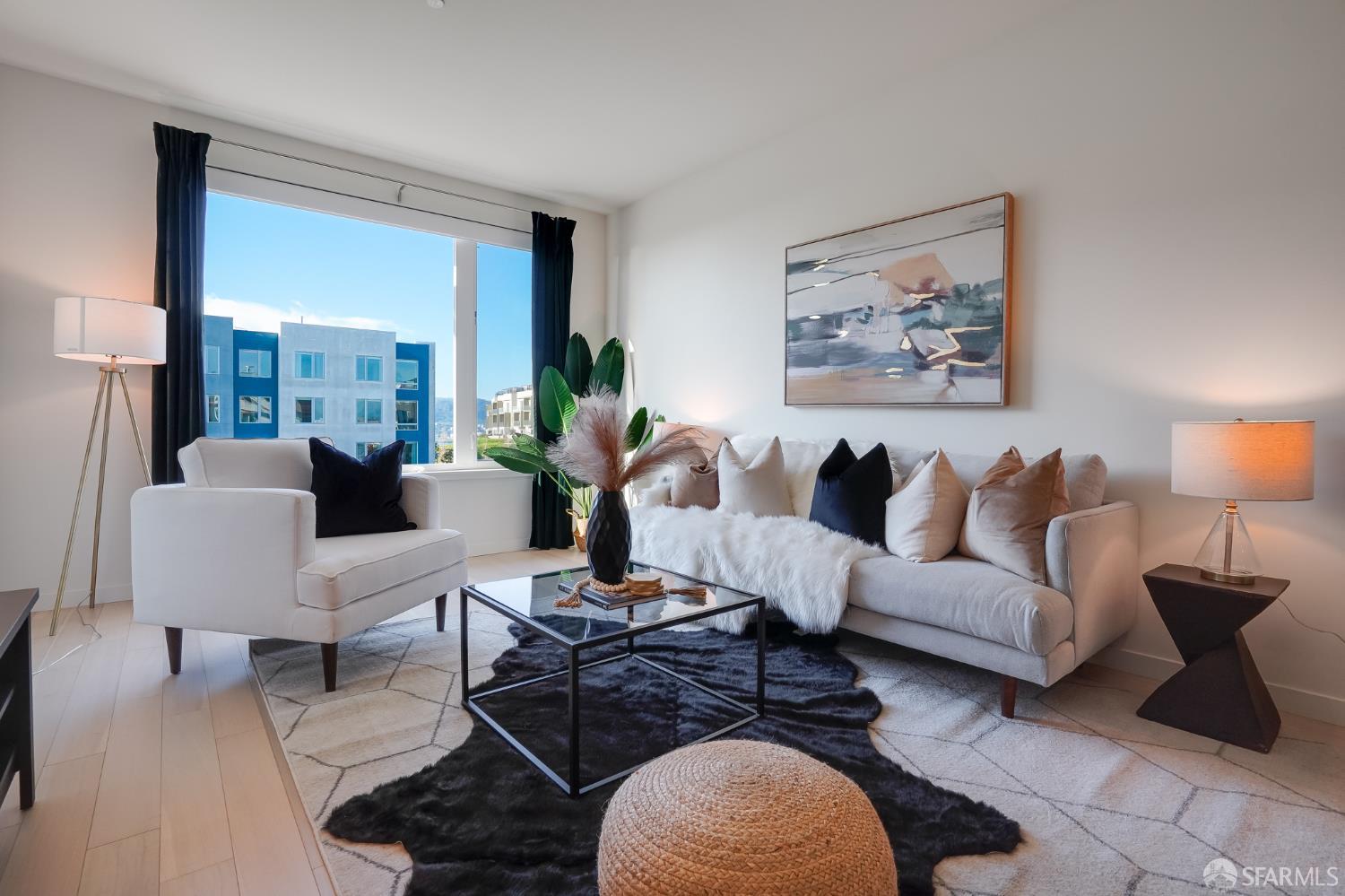 Detail Gallery Image 8 of 22 For 52 Innes Ct #305,  San Francisco,  CA 94124 - 1 Beds | 1 Baths