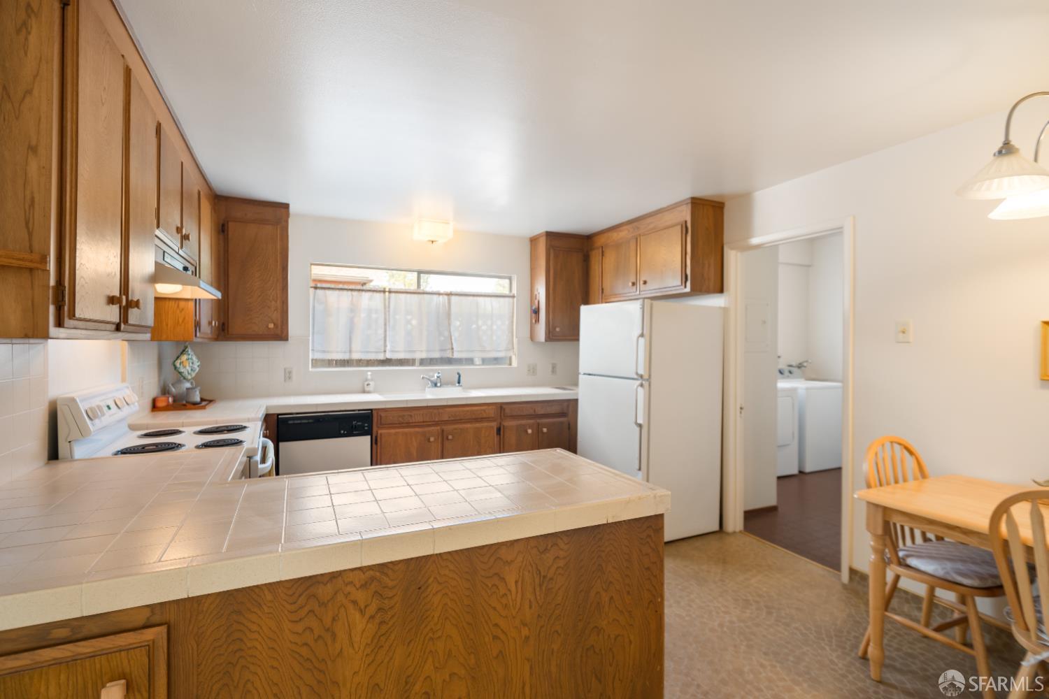 Detail Gallery Image 8 of 27 For 1228 Capuchino Ave, Burlingame,  CA 94010 - 3 Beds | 1 Baths