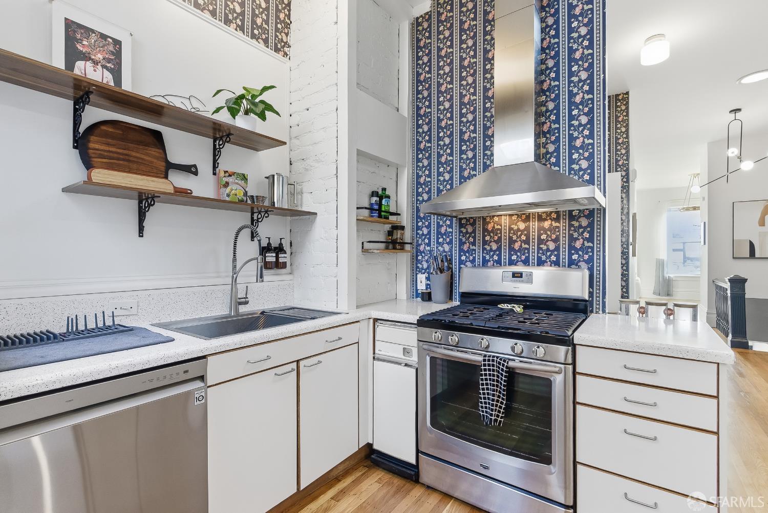 Detail Gallery Image 13 of 56 For 200 Hoffman Ave, San Francisco,  CA 94114 - – Beds | – Baths