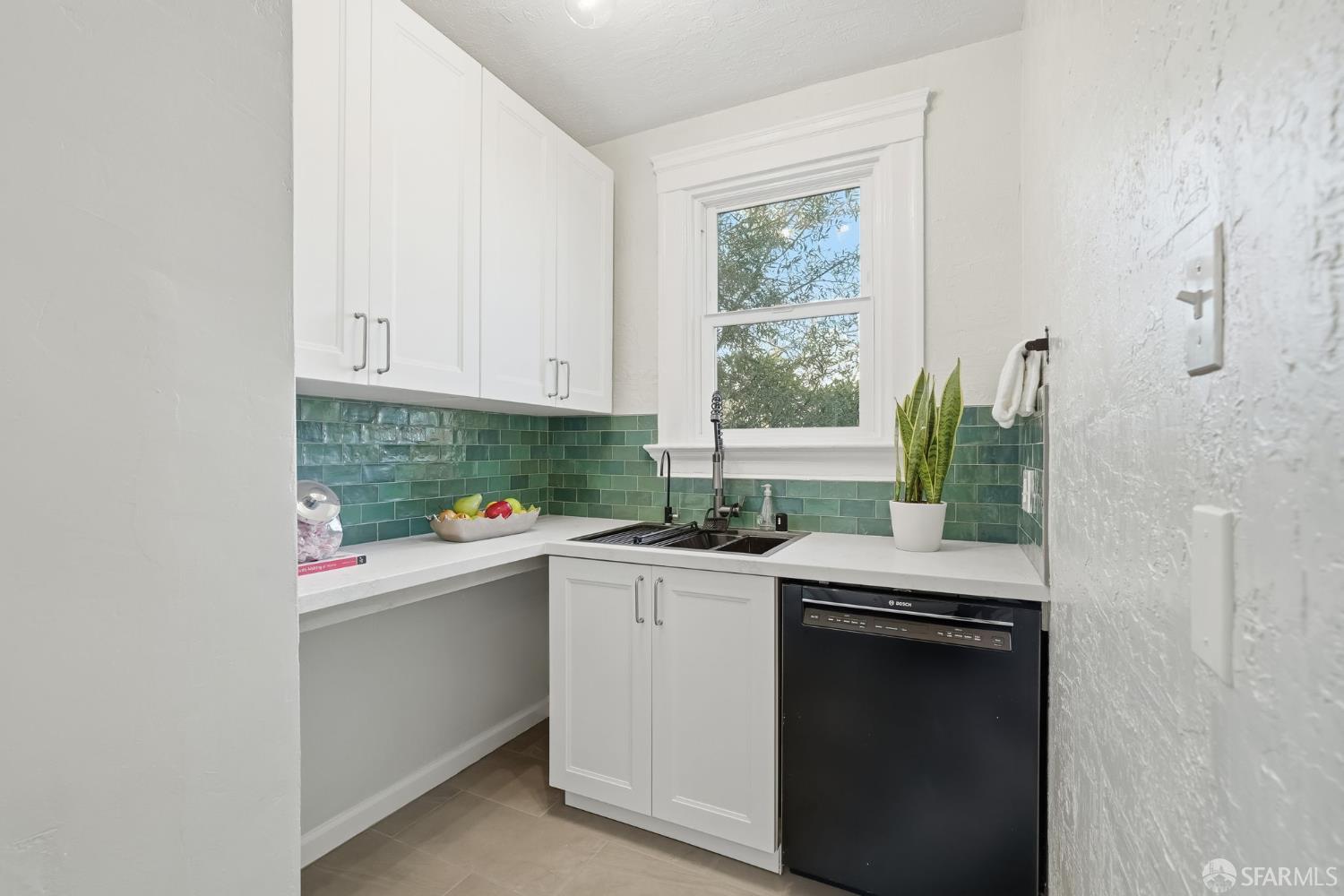 Detail Gallery Image 23 of 60 For 1082 55th St, Oakland,  CA 94608 - 4 Beds | 1/1 Baths