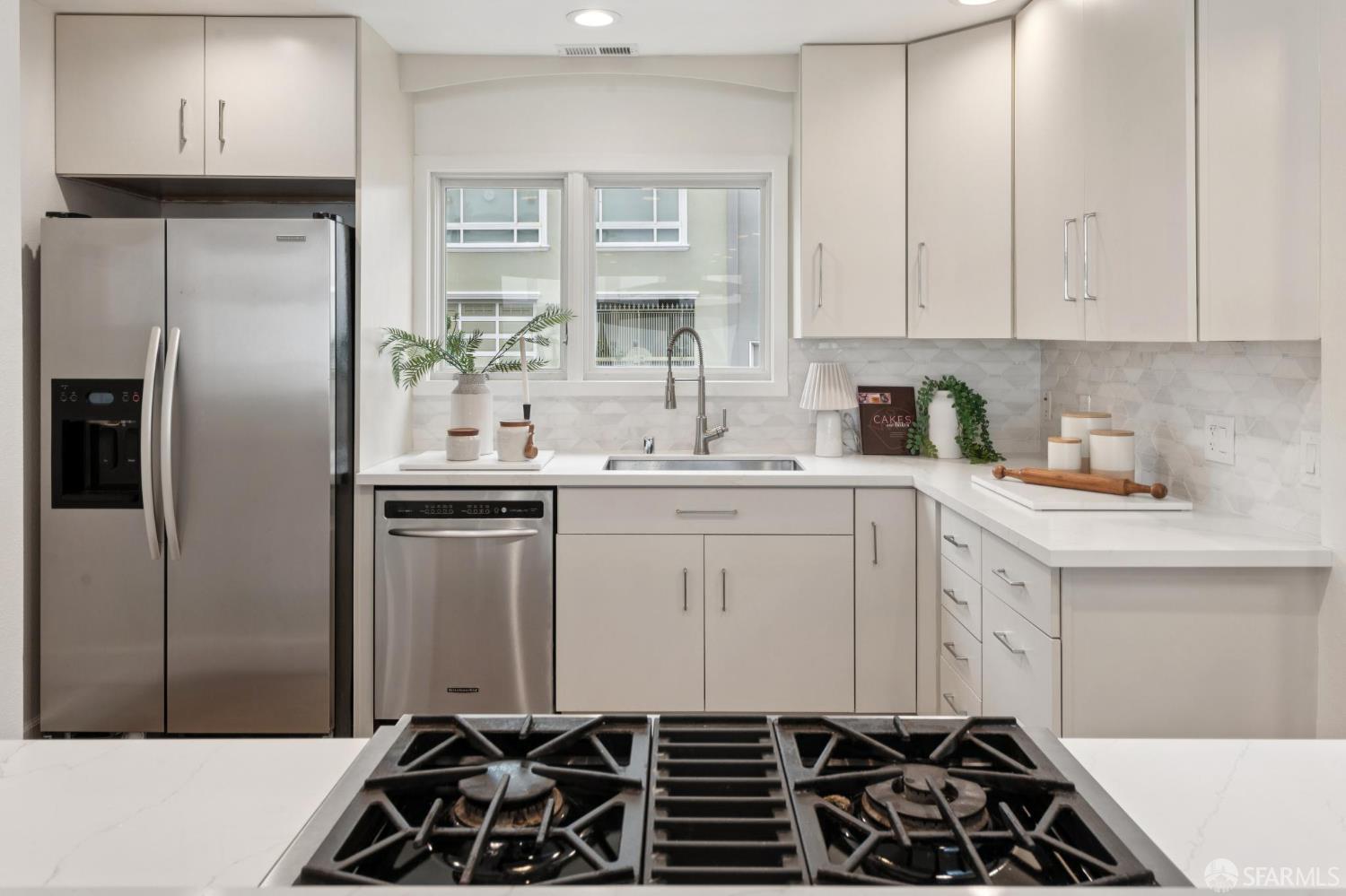 Detail Gallery Image 25 of 89 For 2009 14th Ave, San Francisco,  CA 94110 - 3 Beds | 3 Baths