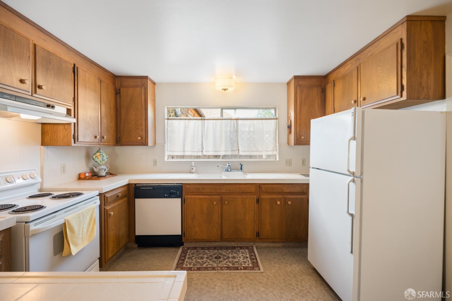 Detail Gallery Image 7 of 27 For 1228 Capuchino Ave, Burlingame,  CA 94010 - 3 Beds | 1 Baths