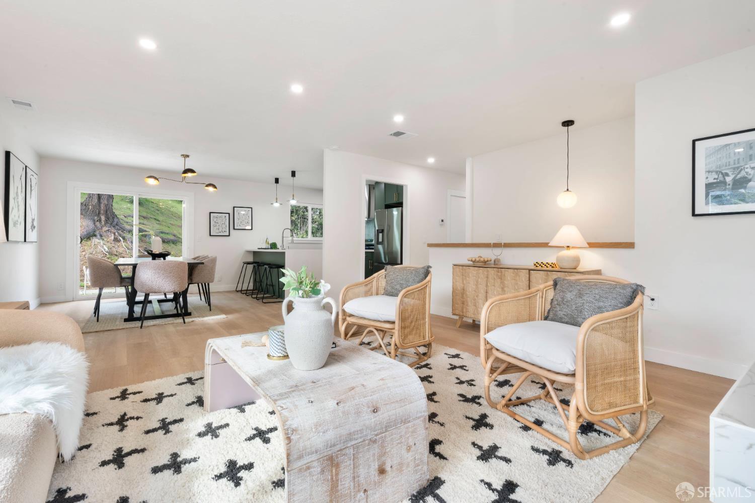 Detail Gallery Image 9 of 57 For 1190 Alicante Dr, Pacifica,  CA 94044 - 3 Beds | 3 Baths