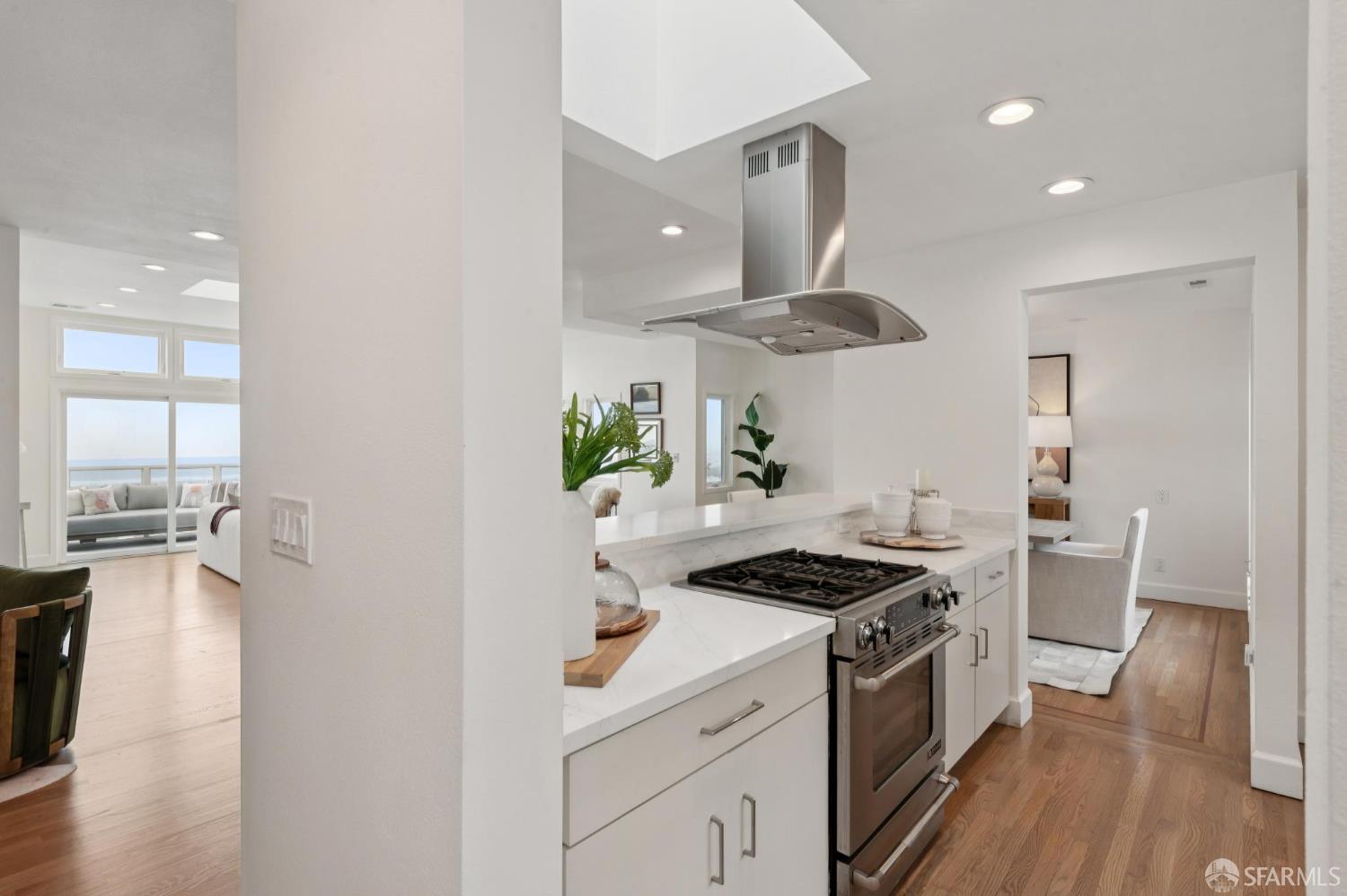 Detail Gallery Image 19 of 89 For 2009 14th Ave, San Francisco,  CA 94110 - 3 Beds | 3 Baths