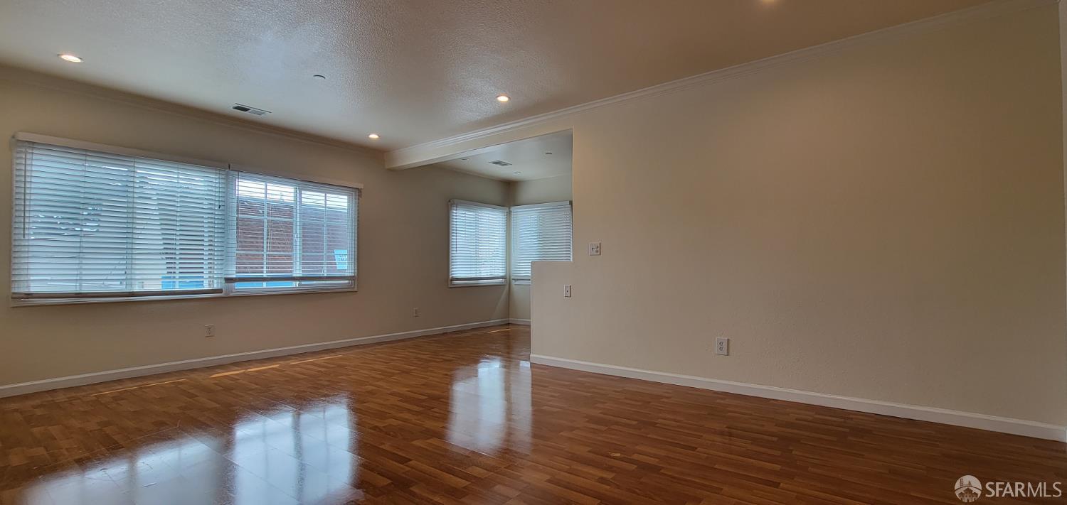 Detail Gallery Image 3 of 8 For 5922 Camden St, Oakland,  CA 94605 - – Beds | – Baths