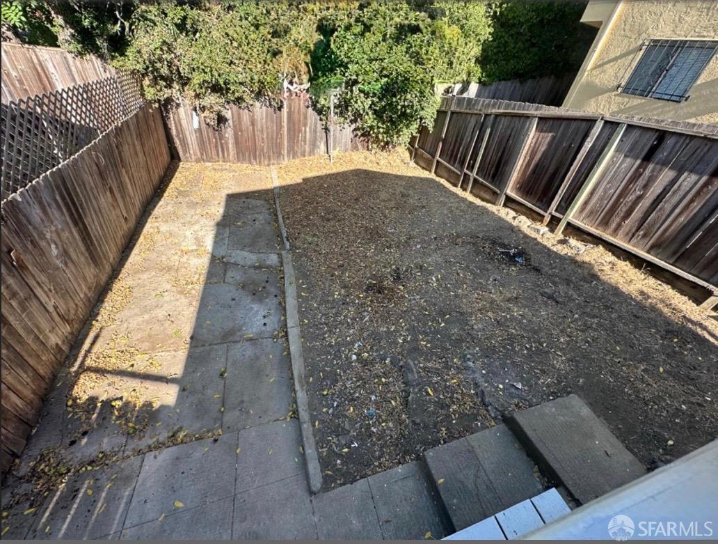 Detail Gallery Image 5 of 8 For 3316 Macarthur Blvd Blvd, Oakland,  CA 94602 - 2 Beds | 1 Baths