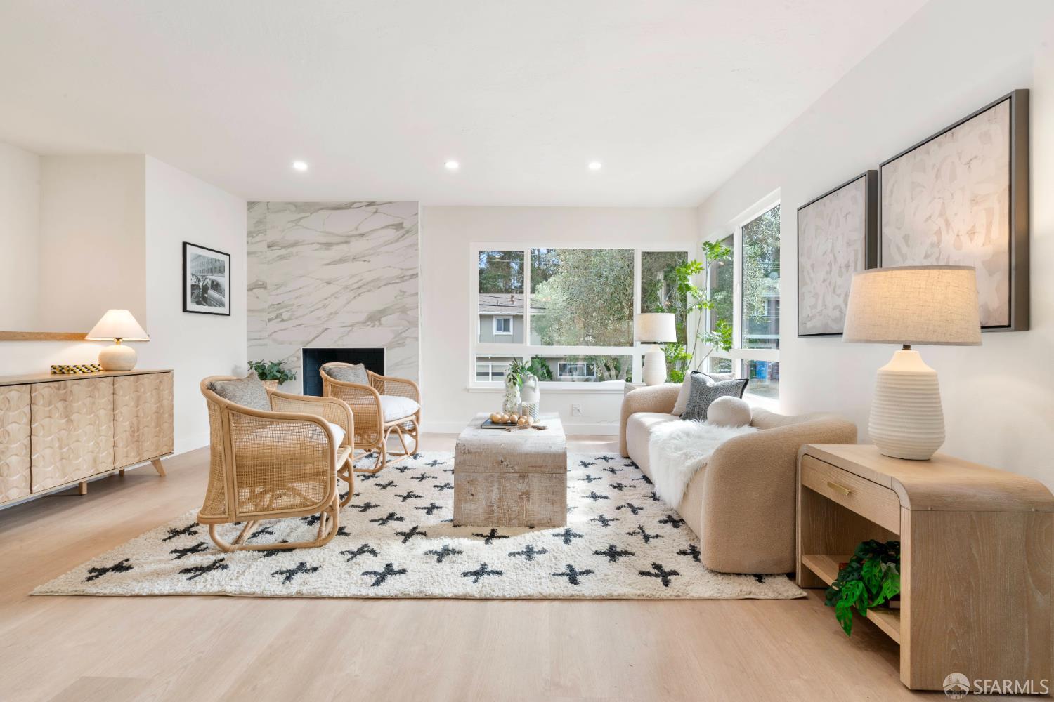 Detail Gallery Image 11 of 57 For 1190 Alicante Dr, Pacifica,  CA 94044 - 3 Beds | 3 Baths