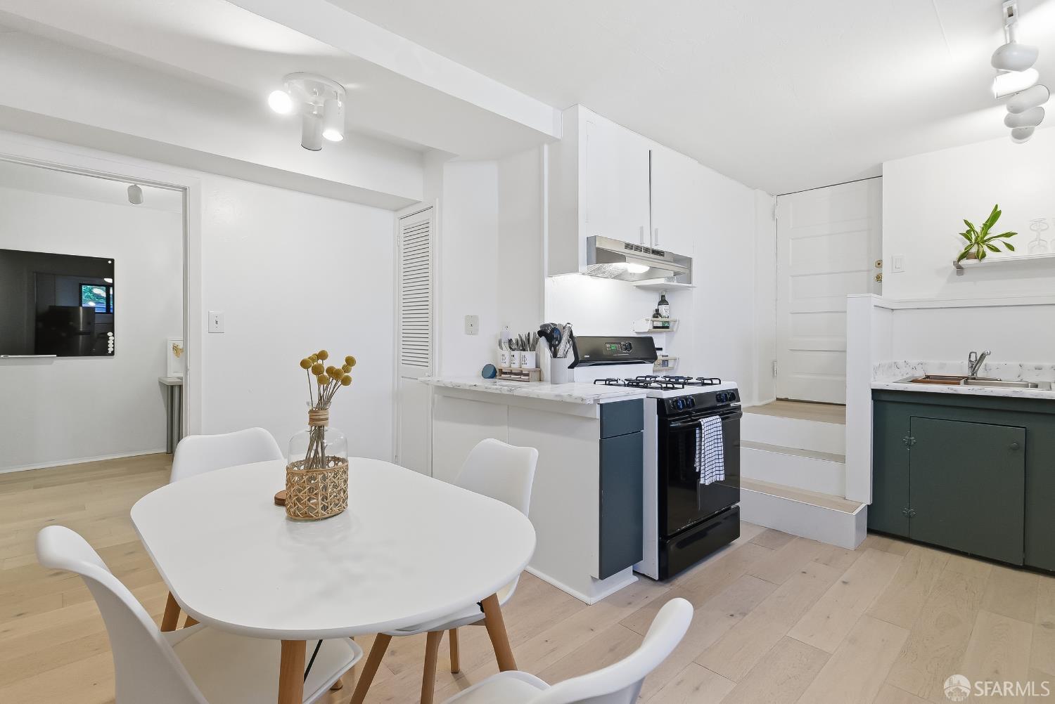 Detail Gallery Image 31 of 56 For 200 Hoffman Ave, San Francisco,  CA 94114 - – Beds | – Baths