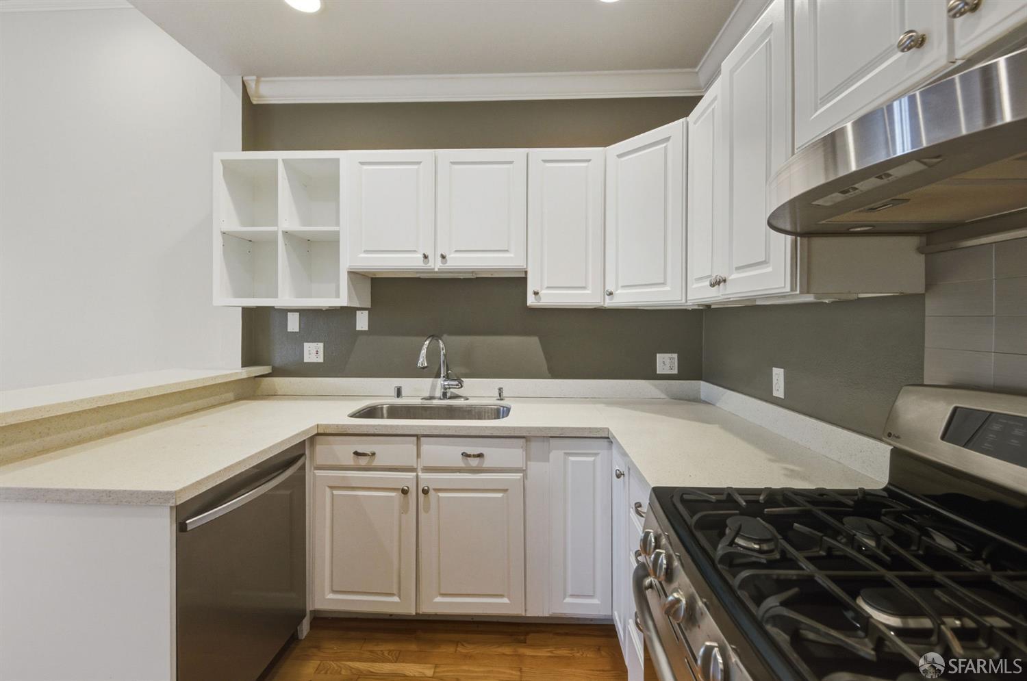 Detail Gallery Image 10 of 28 For 1590 Lyon St, San Francisco,  CA 94115 - 3 Beds | 2 Baths