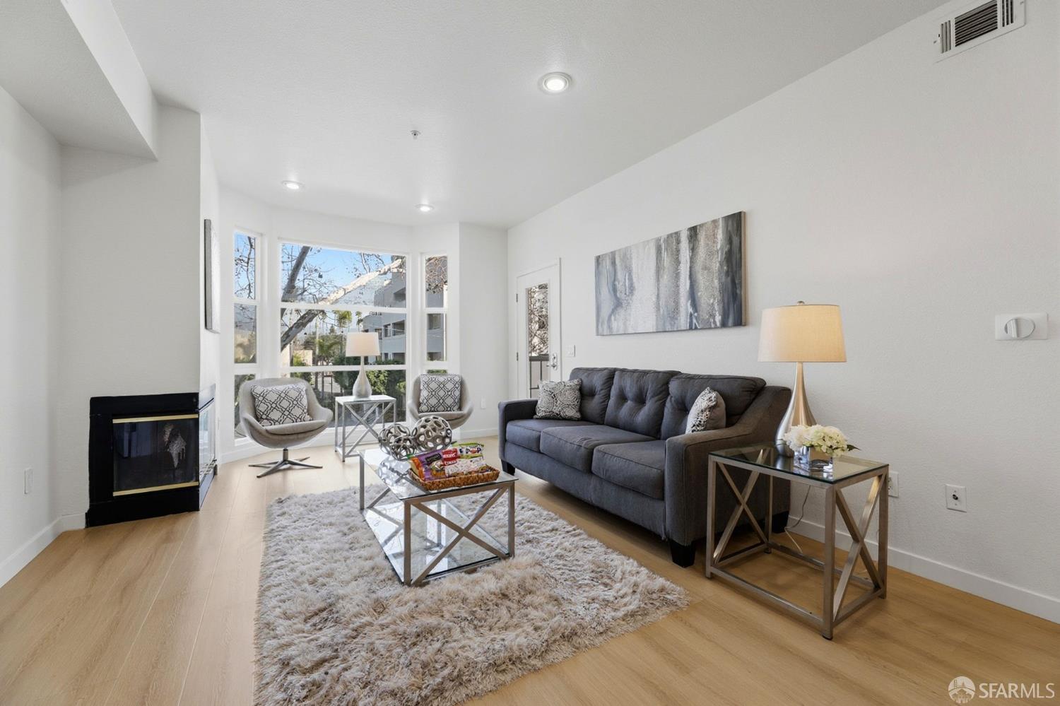 Detail Gallery Image 6 of 31 For 415 N 2nd St #344,  San Jose,  CA 95112 - 3 Beds | 3 Baths